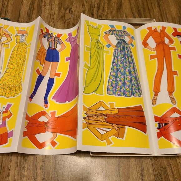 Vintage 1982 Golden Dream Barbie 17 PC Paper Doll Box Set Un-Cut - Picture 9 of 12